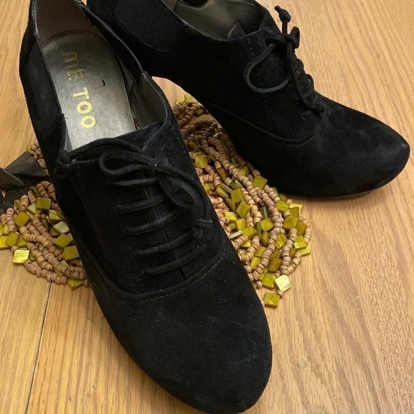 👠 ME TOO Black Suede heels w/lace ups and stretch elastic on the side. Size 10 - Picture 3 of 9